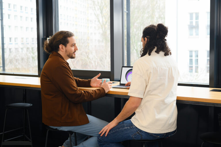 smava Mitarbeitende bei der Arbeit im Berliner Office